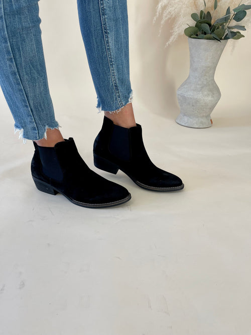 THE VICTOR | BLACK COW SUEDE LEATHER BOOTIE